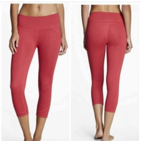 Fabletics Pants - 🦋 3/$15 - Fabletics Capri Crop Leggings
